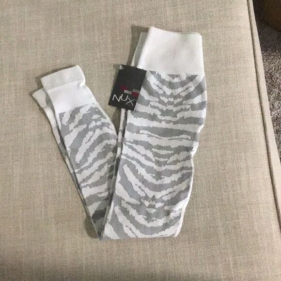 NUX Gray and White Patterned Leggings NWT - Picture 1 of 5